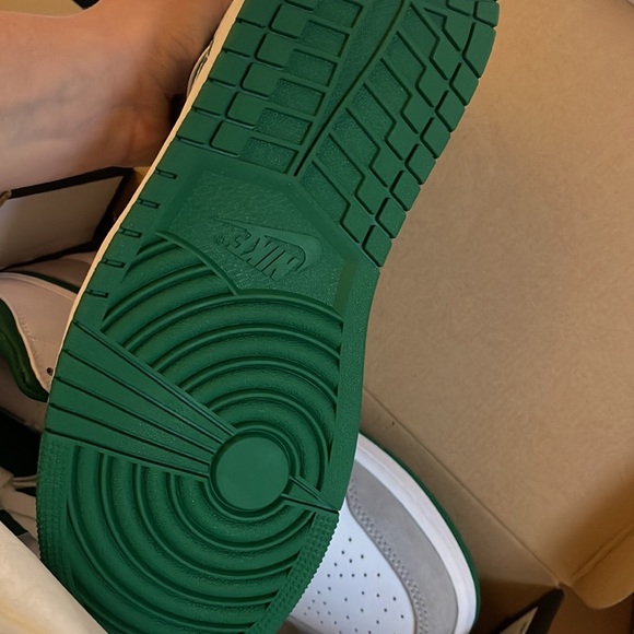 Air Jordan 1 mid se - Picture 4 of 12